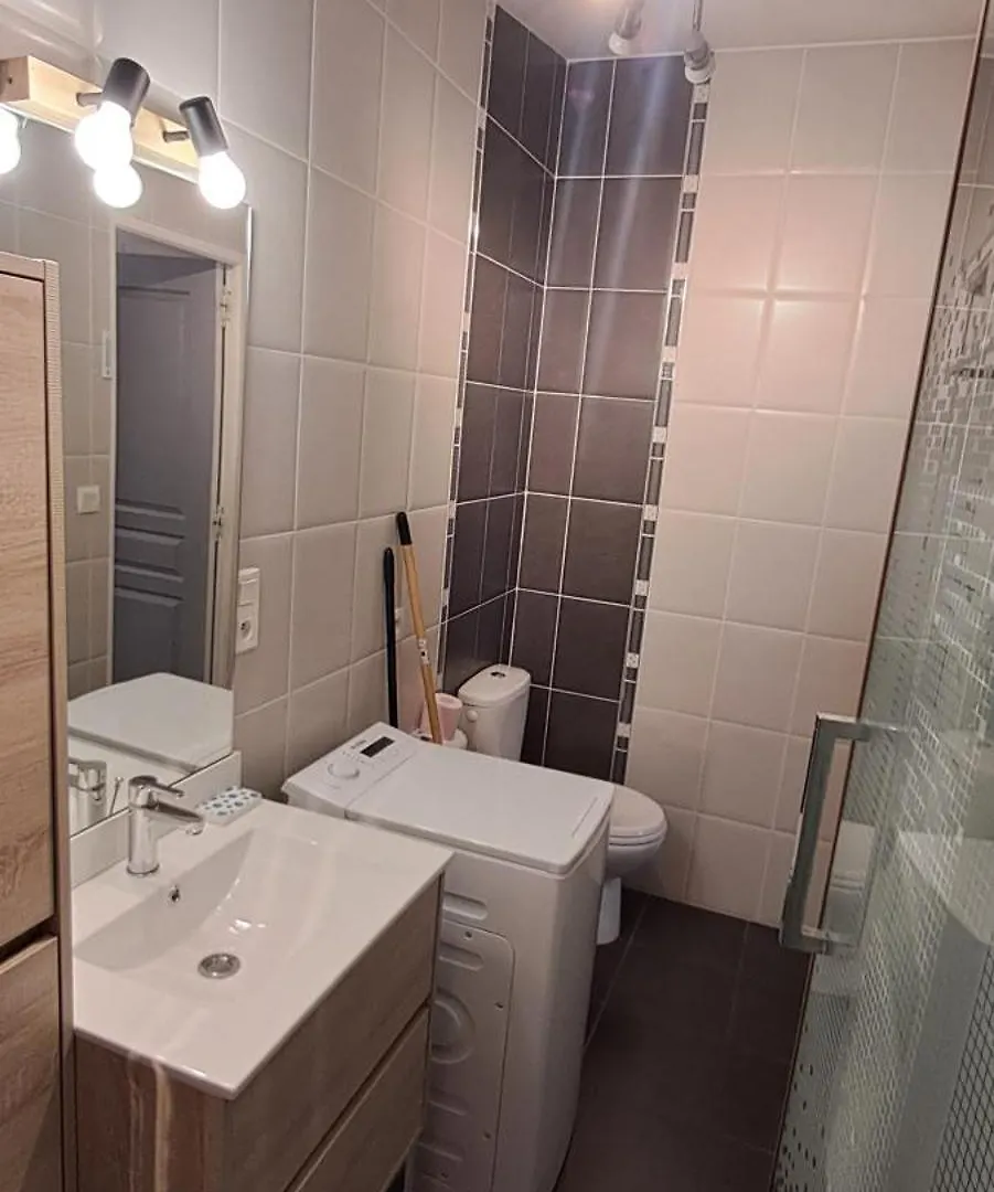 Gite 10 Mn Des Plages Saint-Coulomb 0*,  France